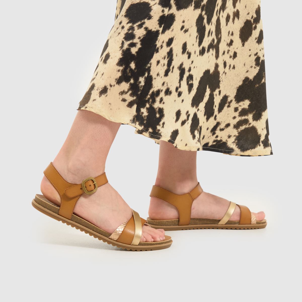 Blowfish Malibu – Bruna, flerfärgade sandaler med rem