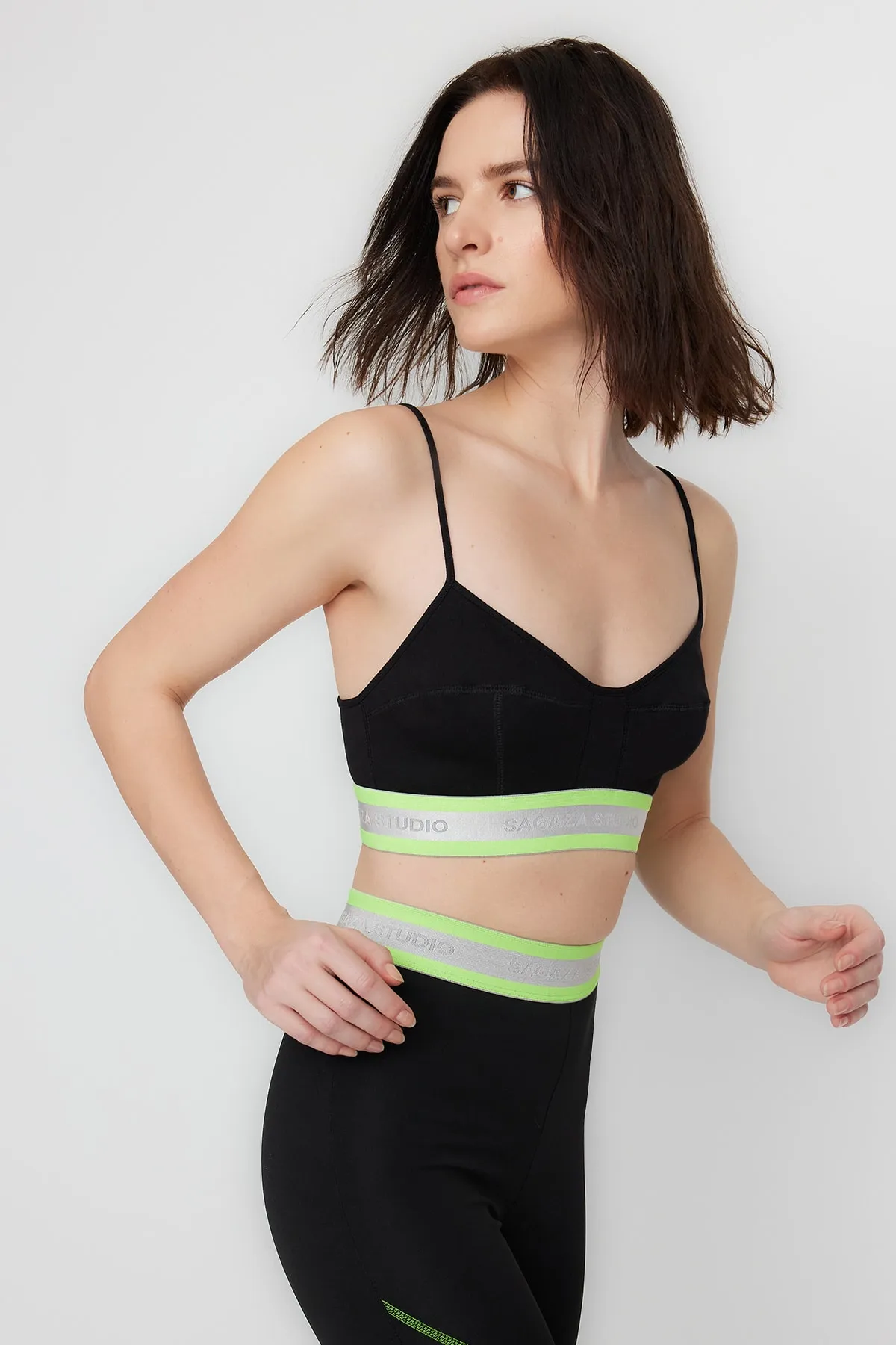 Trendyol Collection  X Sagaza Studio detailliertes Bustier aus schwarzem Gummi TCLSS23BS00008