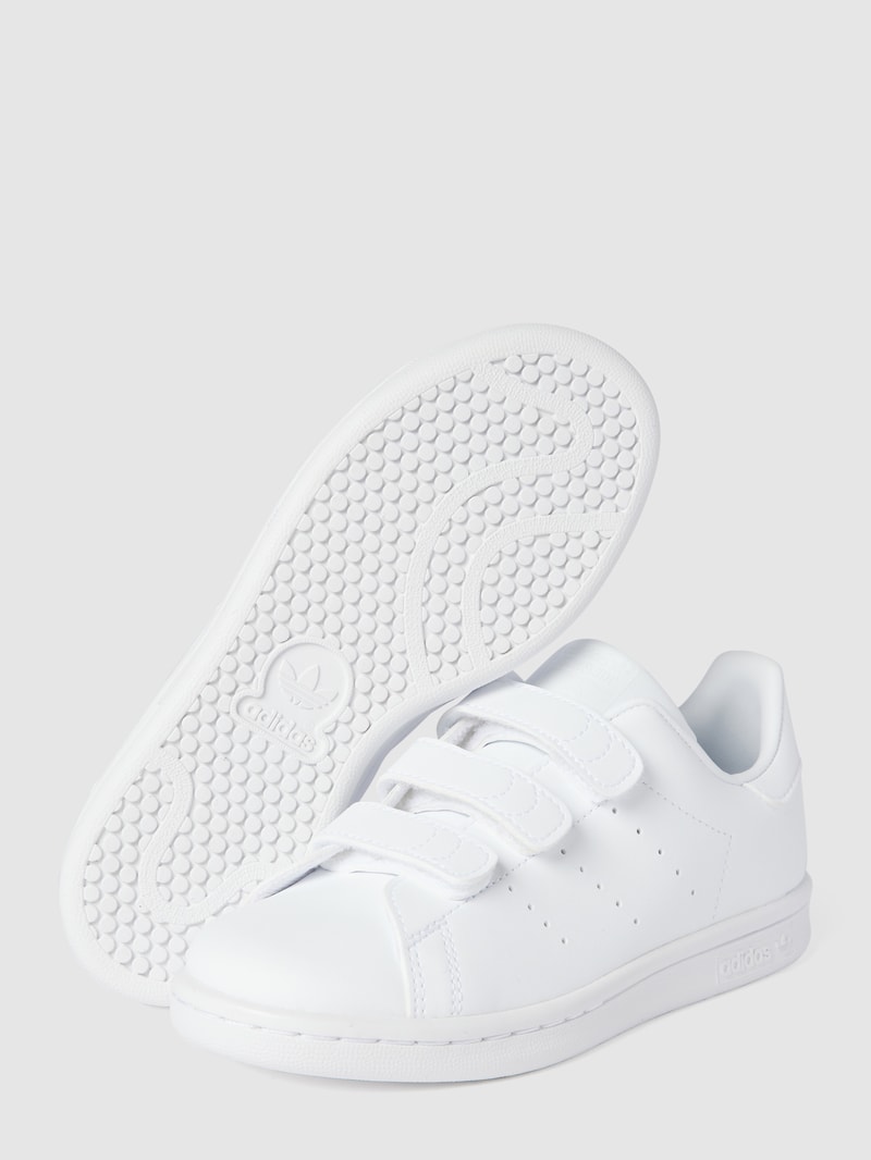 Sneaker mit Label-Details Modell 'STAN SMITH J' in weiß