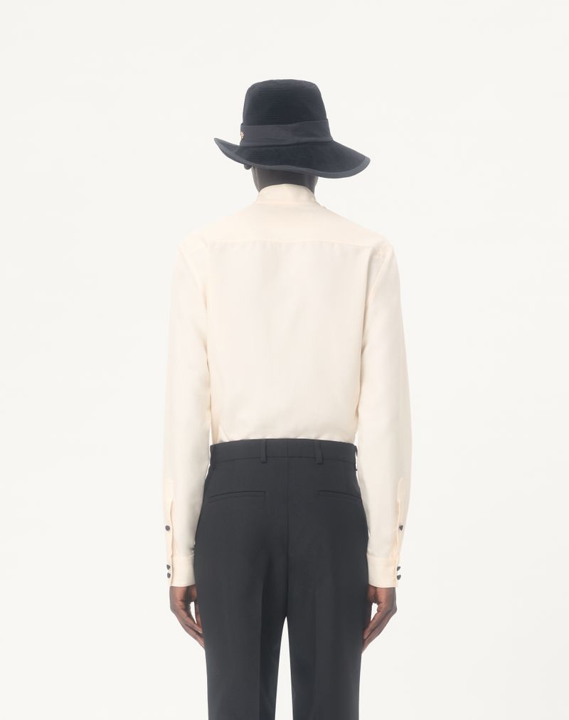 Camisa de seda shantung com detalhe de sapo