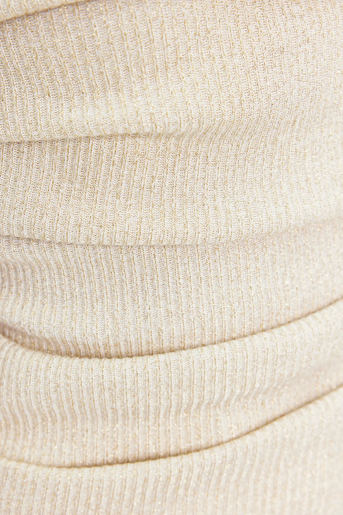 Trendyol Collection  Ecru Drapierte detaillierte Lurex/Silberfarbene trägerlose Stretch-Strickbluse TWOSS24BZ00136