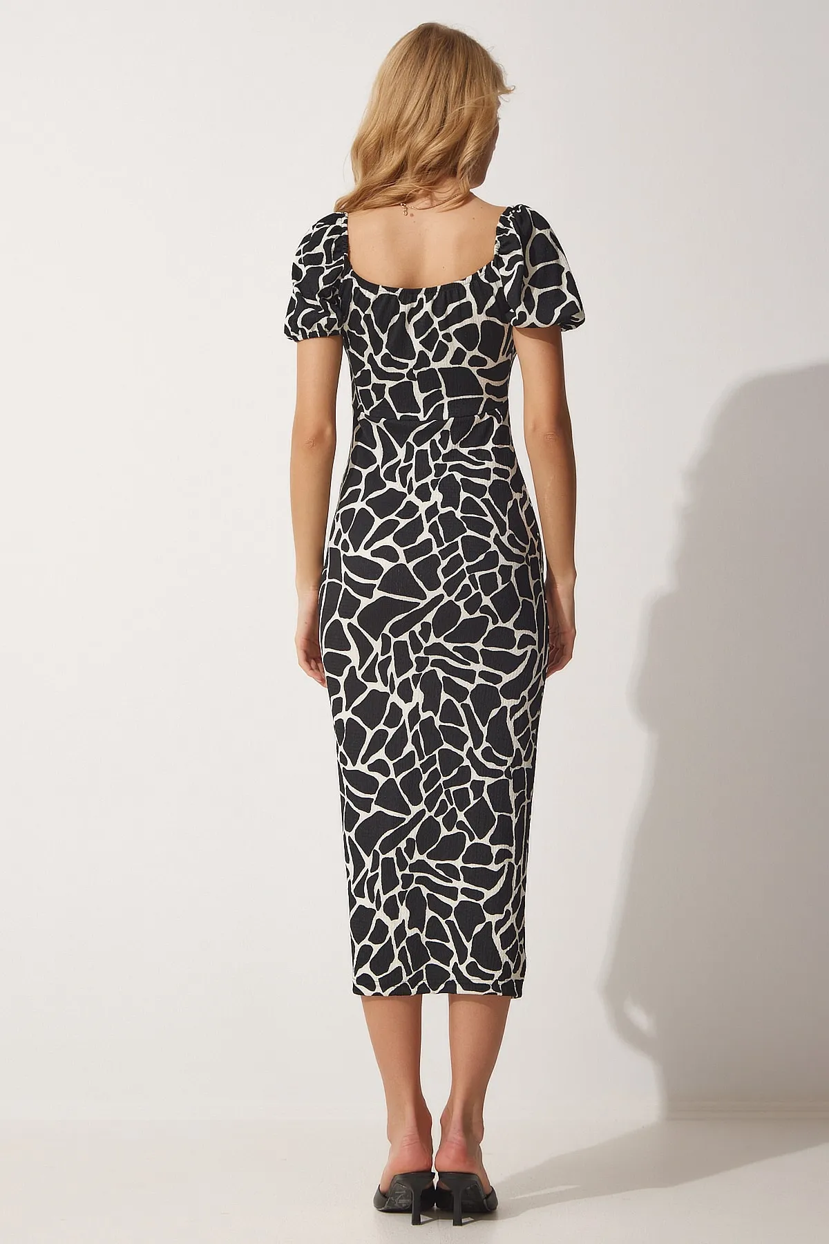 Happiness İstanbul  Vivid Black gerafftes Sommer-Strickkleid aus Saran DD01202 für Damen