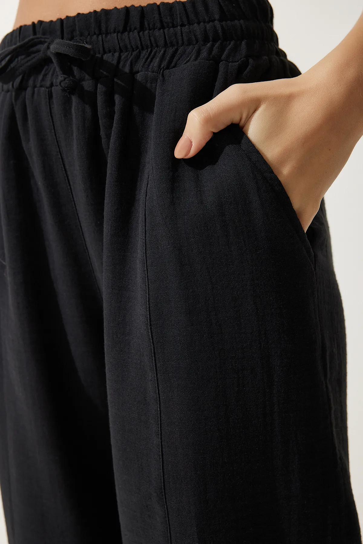 Happiness İstanbul  Schwarzes Oversize-Set aus Musselin-Hemd und -Hose für Damen TO00128