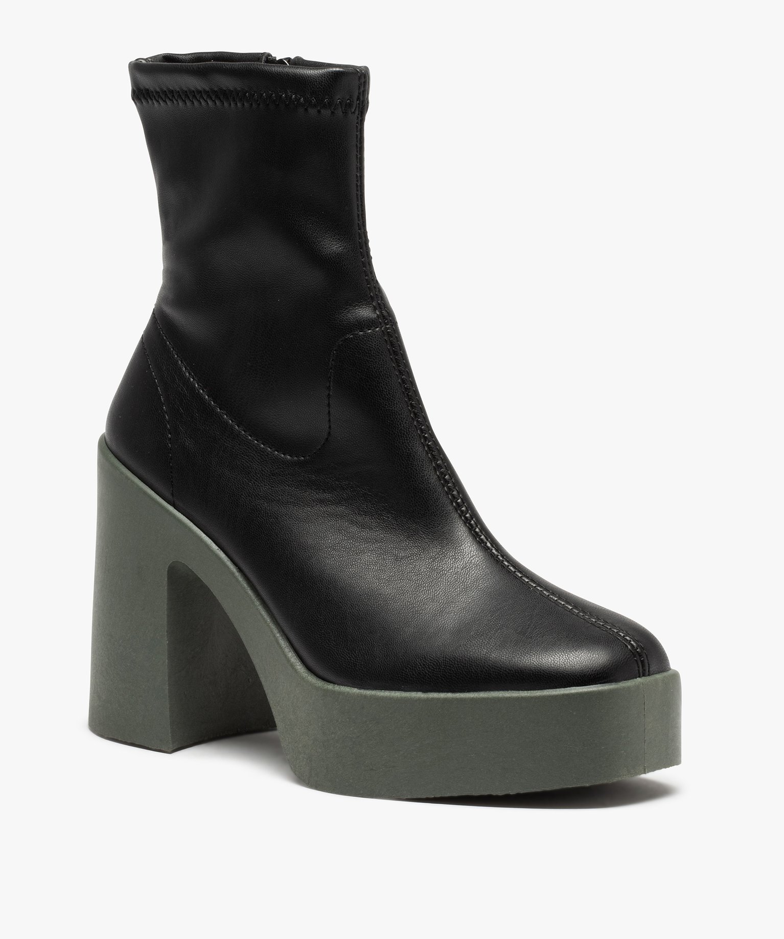 Boots femme sur semelle plateforme et large talon noir | GEMO
