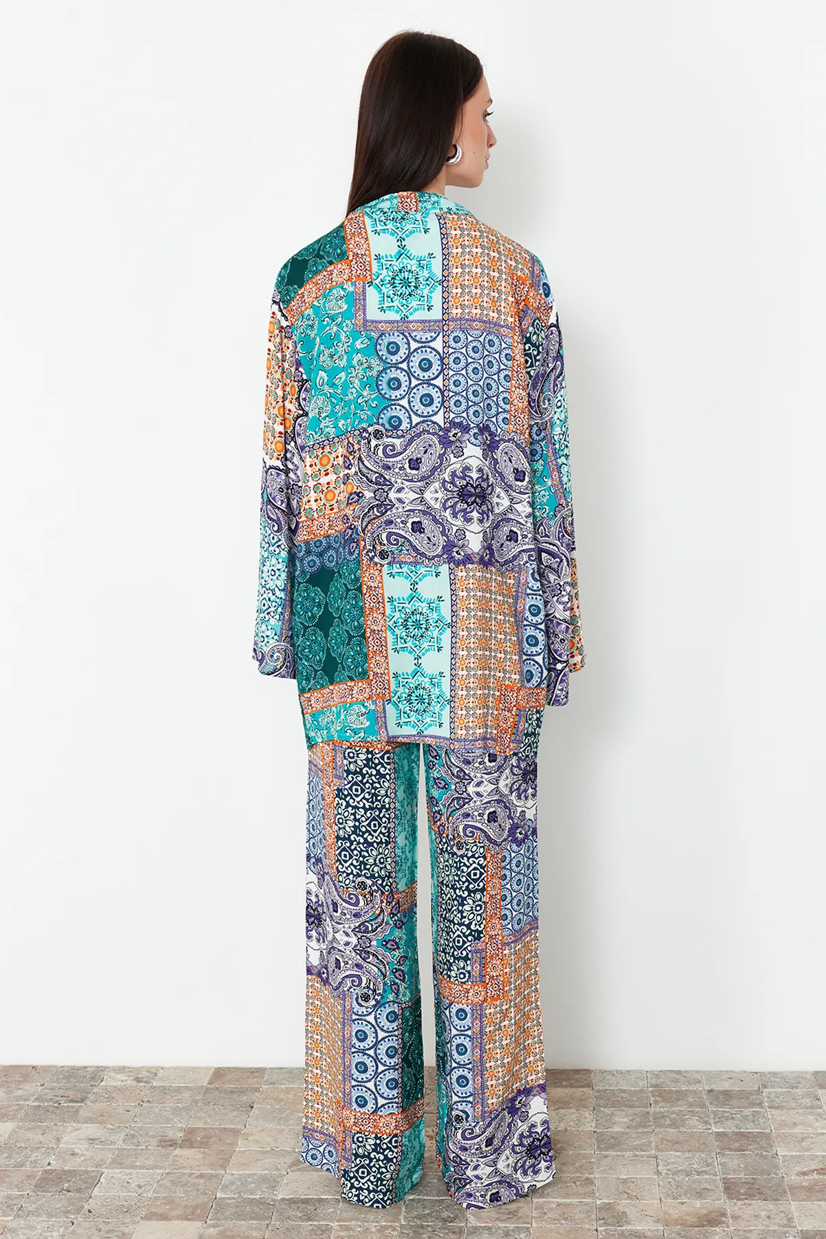 Trendyol Collection  Blauer Kimono mit Schalkragen und weitem Bein, gewebtes Viskoseoberteil und Unterteil TWOSS24AU00026