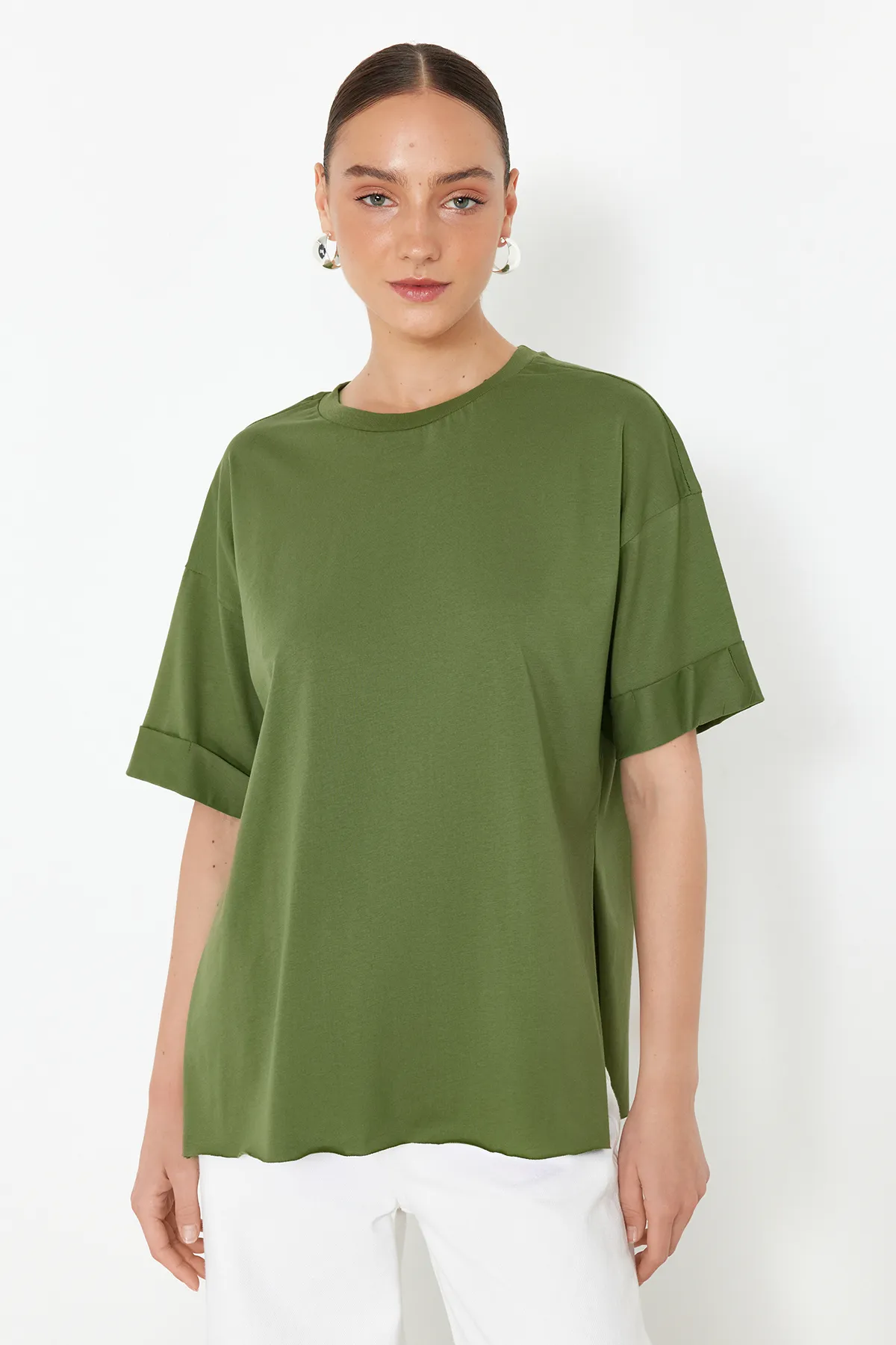 Trendyol Collection  Khakifarbenes, asymmetrisches Boyfriend-Strick-T-Shirt aus 100 % Baumwolle mit zwei Ärmeln TWOSS20TS0828