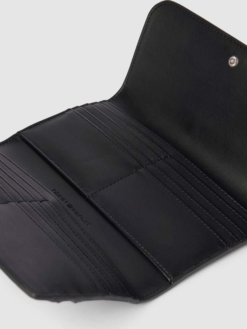 Portemonnaie mit Label-Applikation Modell 'EMBLEM' in schwarz