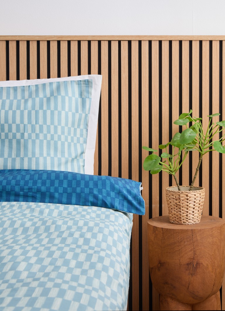 Set de lenjerie de pat Marc O'Polo Sillia din satin de bumbac organic cu 220 de fire, complet cu față de pernă.