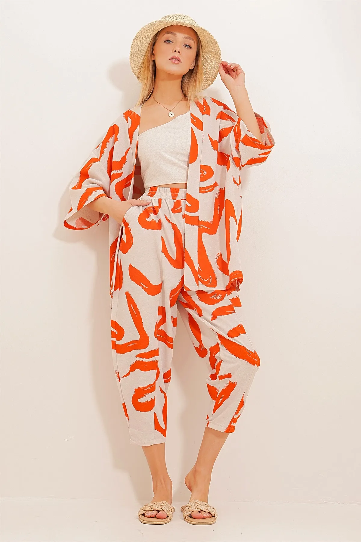 Trend Alaçatı Stili  Orange gemustertes Set aus Baggy-Hose und Kimono für Damen ALC-X10581