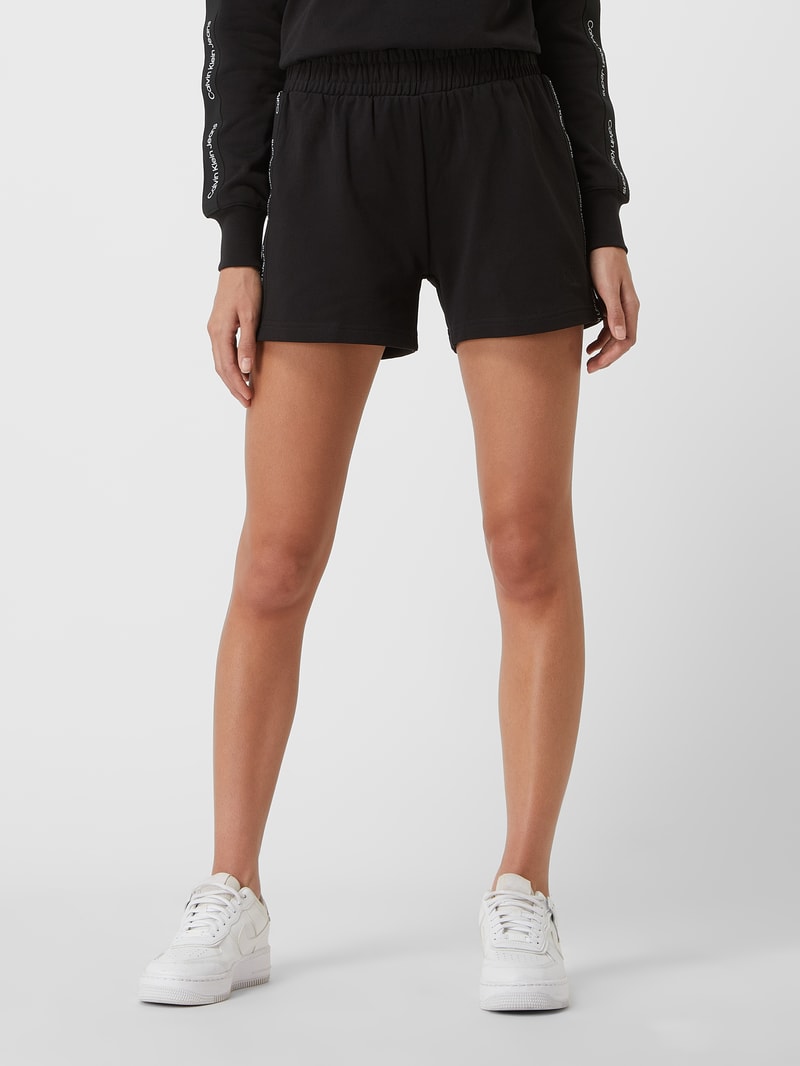 Shorts mit seitlichen Logo-Streifen  in black