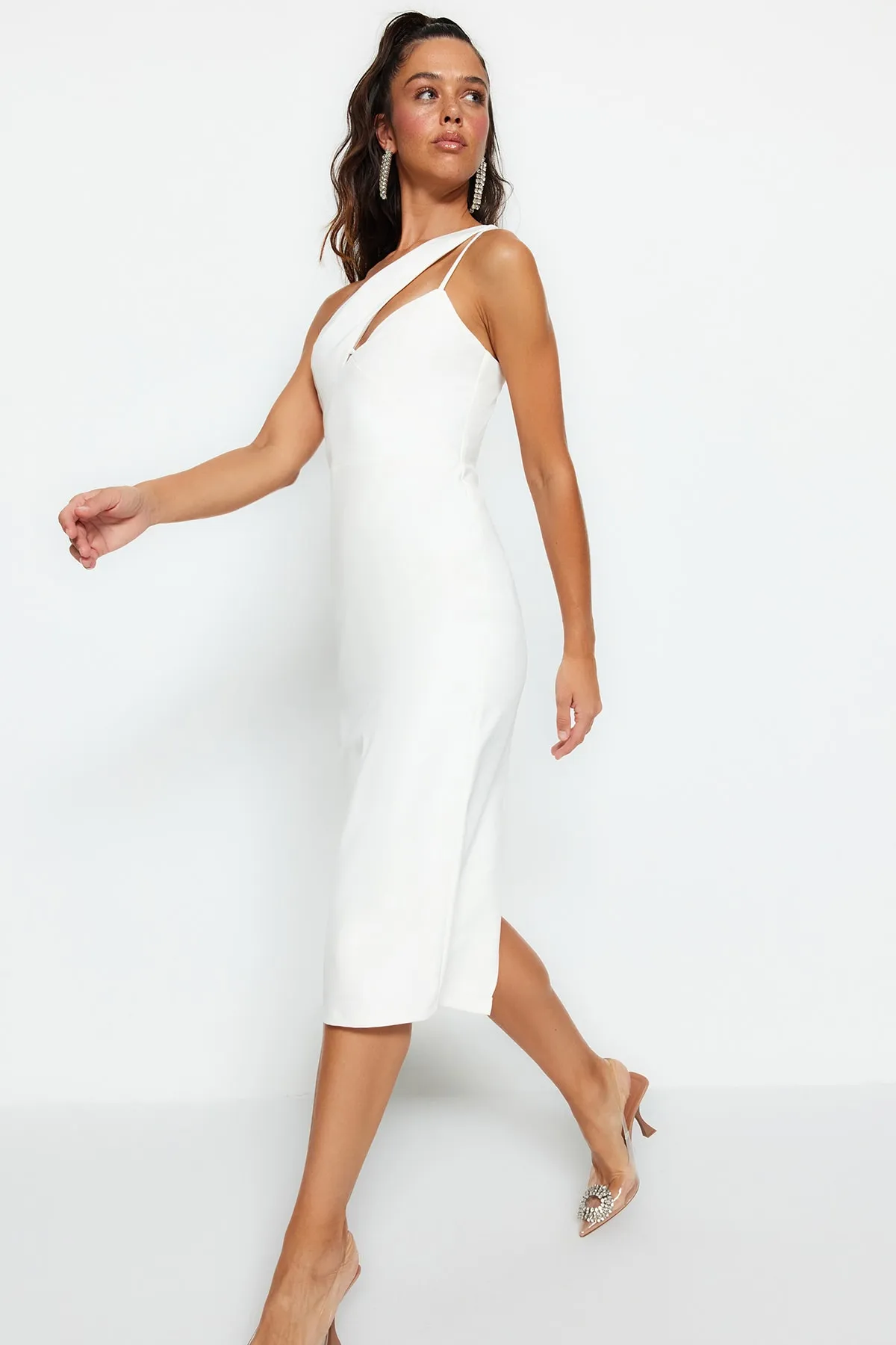 Trendyol Collection  Ecru Tailliertes, gewebtes, gefüttertes Hochzeits-/Hochzeits-Elegantes Abendkleid TPRSS23EL00575