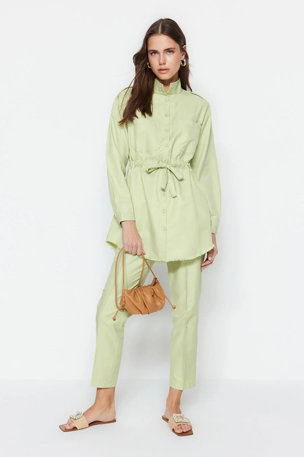 Trendyol Modest  Grünes gewebtes Hemd-Hosen-Set mit Taillenschnürung TCTSS23US00088