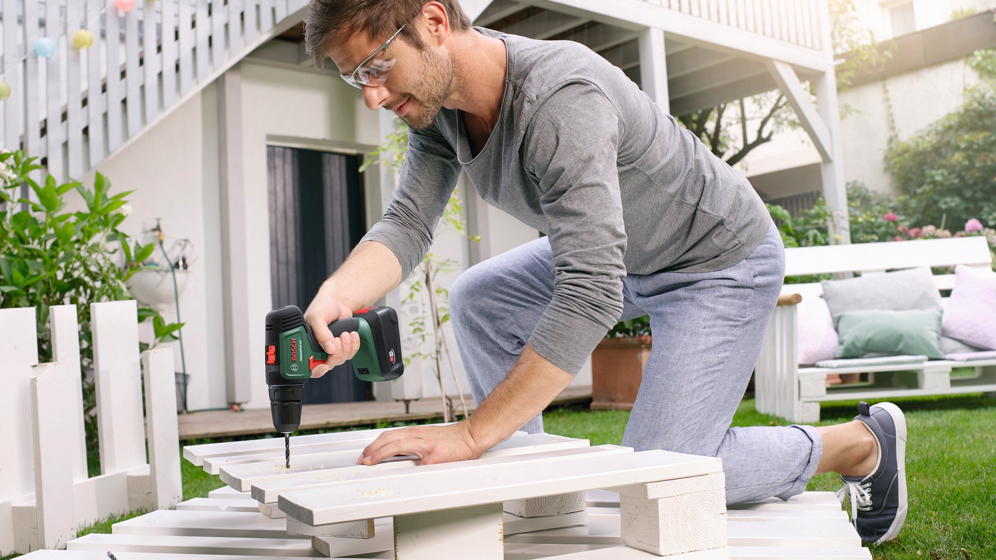 Bosch Home & Garden Akku-Schrauber Universaldrill 18V, 1450 U/min, 40 Nm, mit 2 Akkus und Ladegerät