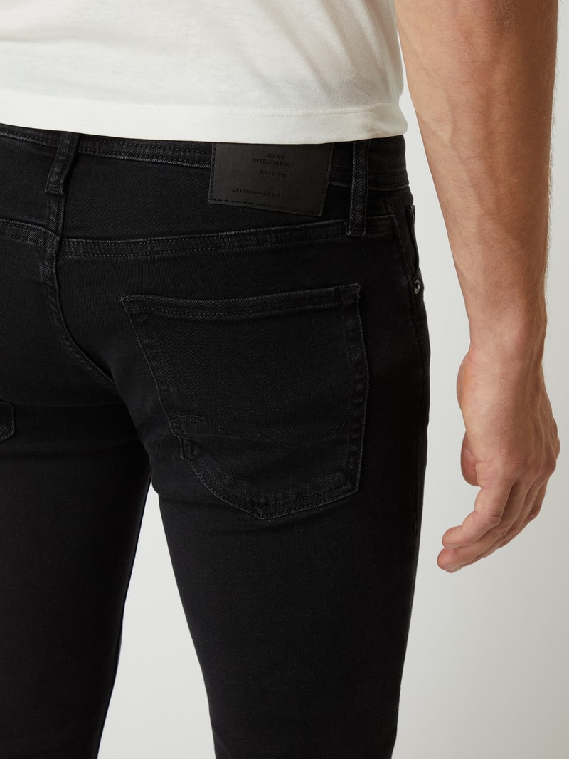 Skinny Fit Low Rise Jeans mit Stretch-Anteil Modell 'Liam' in schwarz