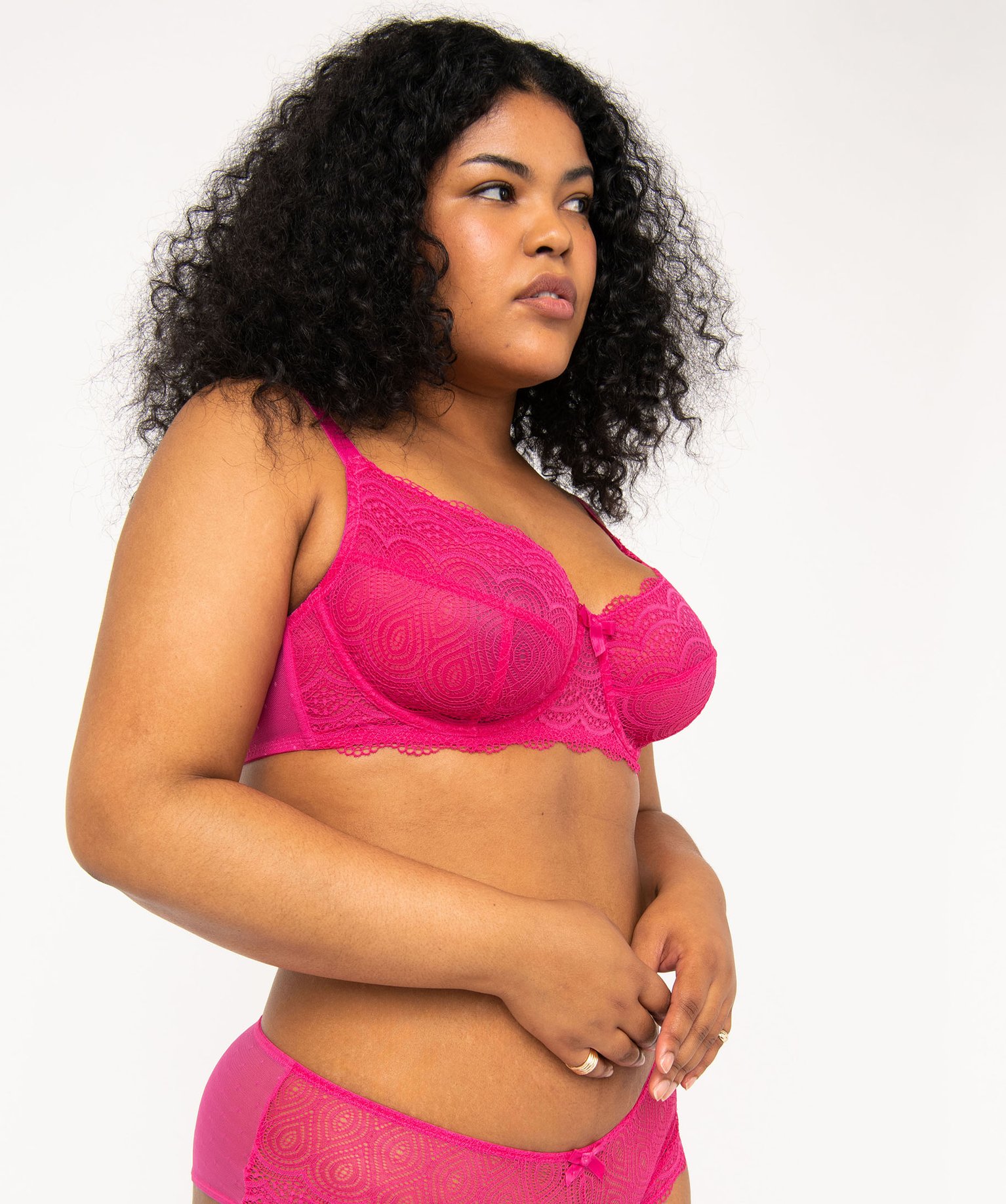 Soutien-gorge emboitant grande taille à armatures en dentelle violet | GEMO