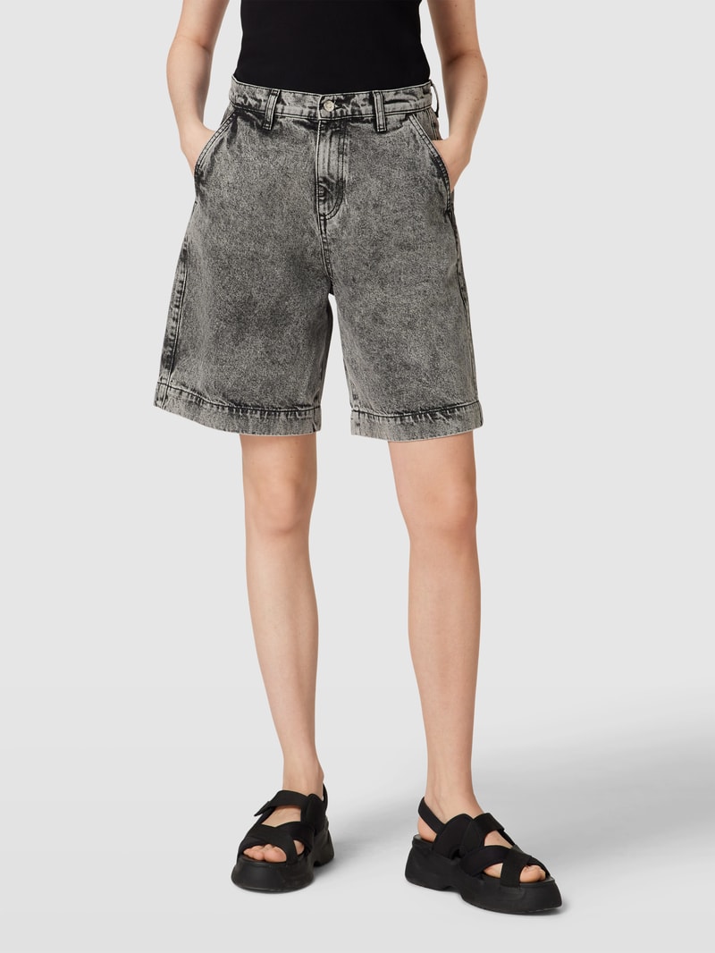 Jeansshorts mit Label-Patch in schwarz