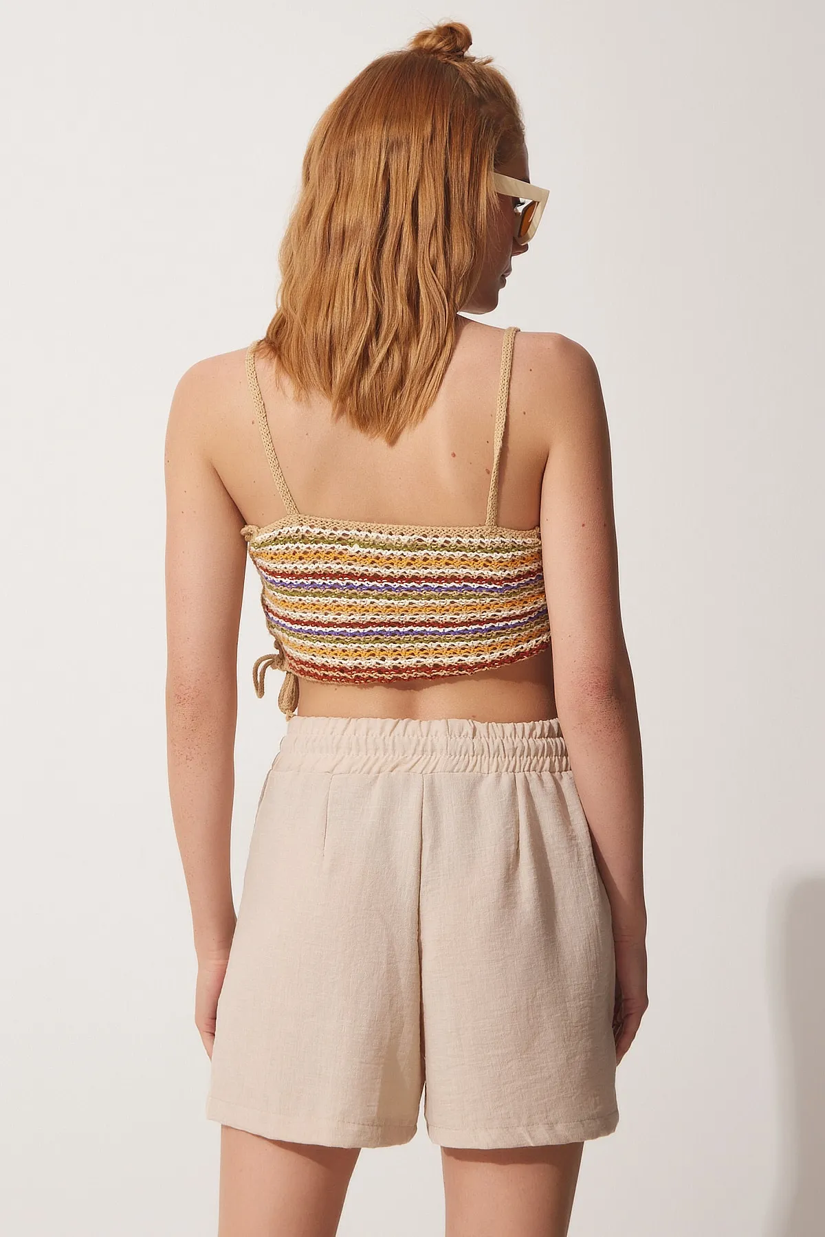 Happiness İstanbul  Beiges Sommer-Set aus Leinenhemd und Shorts für Damen CI00082