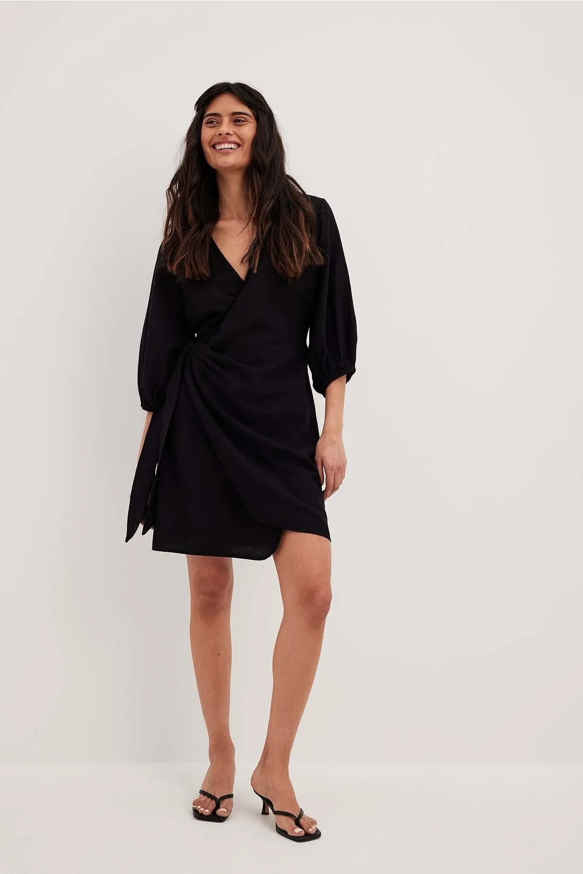 NA-KD  Wickel-Minikleid aus Leinenmischung