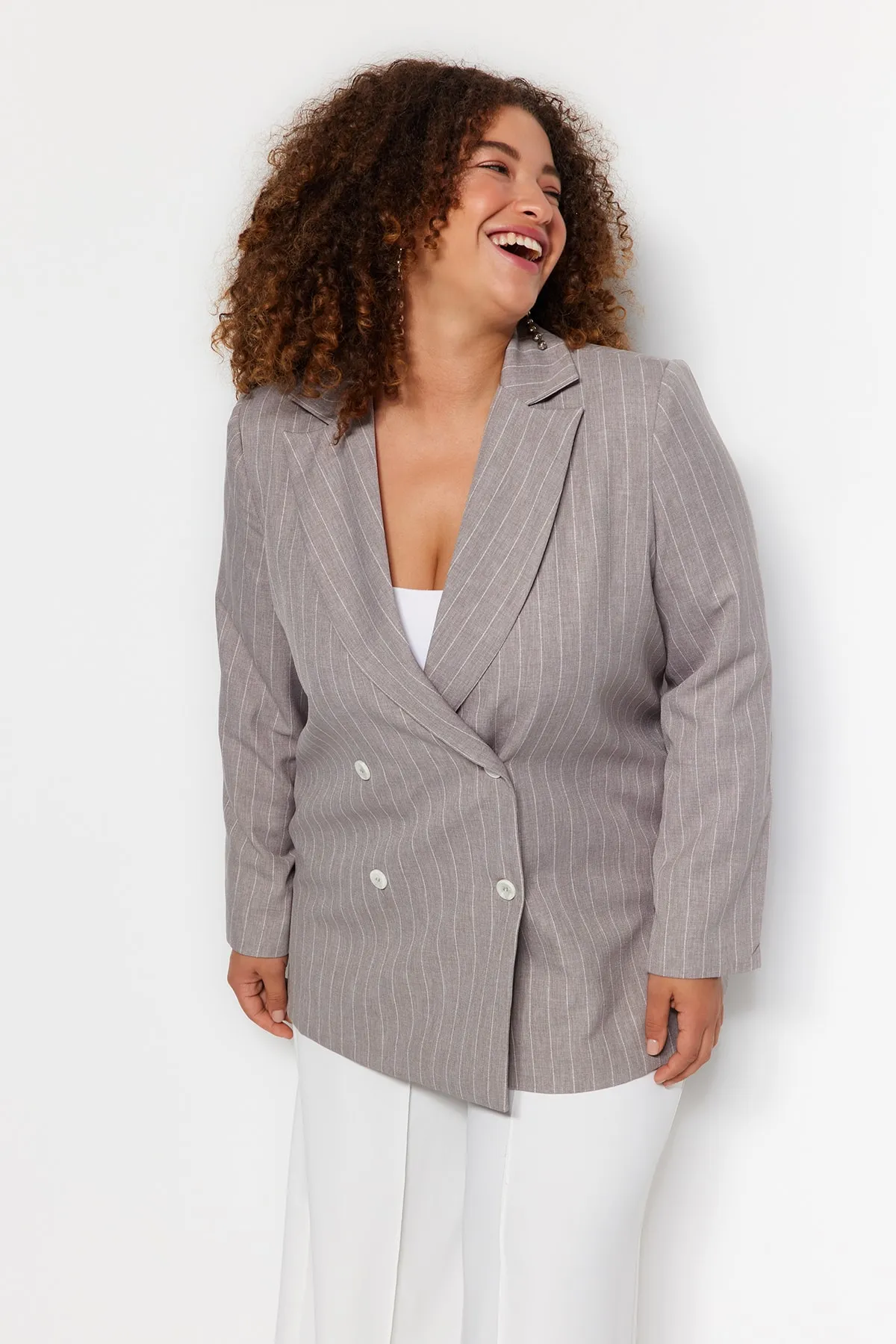 Trendyol Curve  Grau gestreifte, doppelt gewebte Jacke TBBAW24AG00001