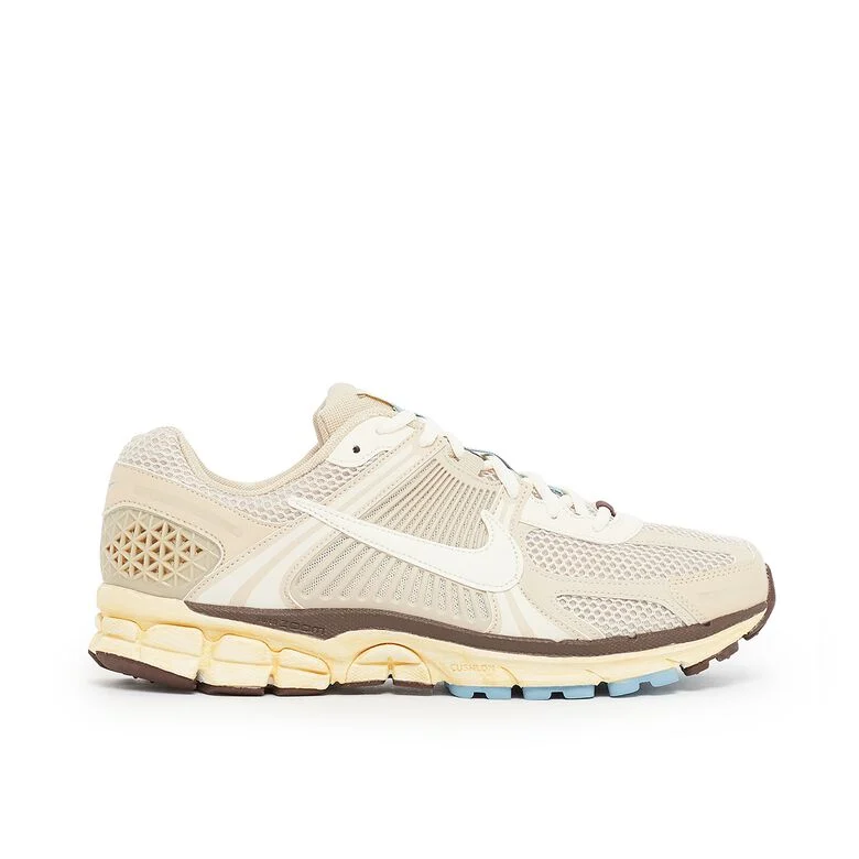NIKE Wmns Zoom Vomero 5 