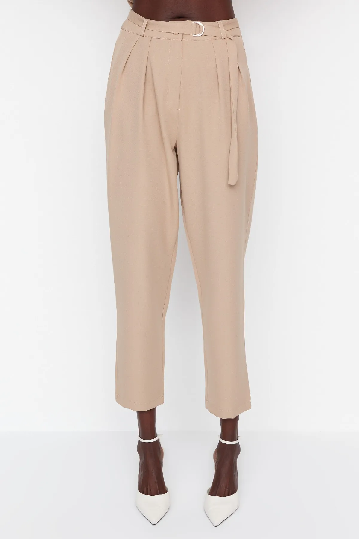 Trendyol Collection  Nerzfarbene Webhose mit Gürtel TWOAW23PL00224
