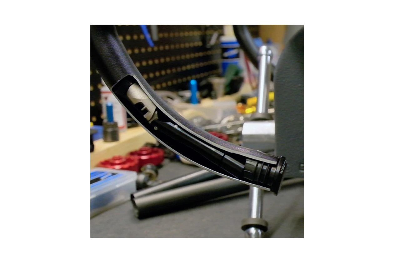 WOLFTOOTH EnCase System Chain + Tire Plug Multitool Werkzeugset