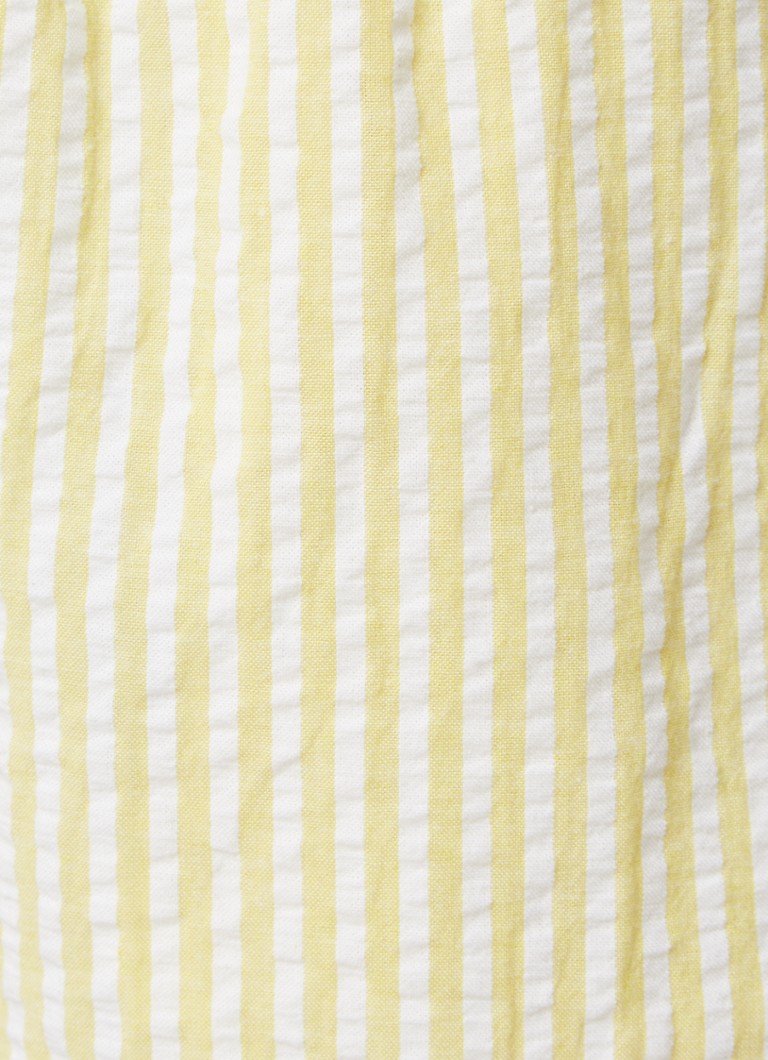 Pantaloni scurți cu talie înaltă de la Rebel Sensa, cu croială dreaptă și imprimeu cu dungi colorate.