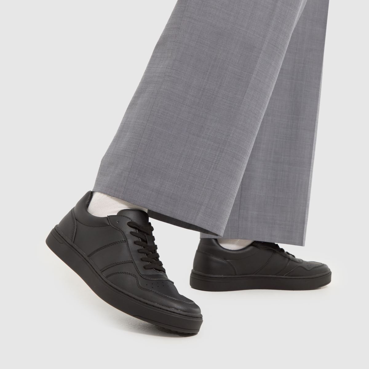 Schuh West – Svarta sneakers med spets