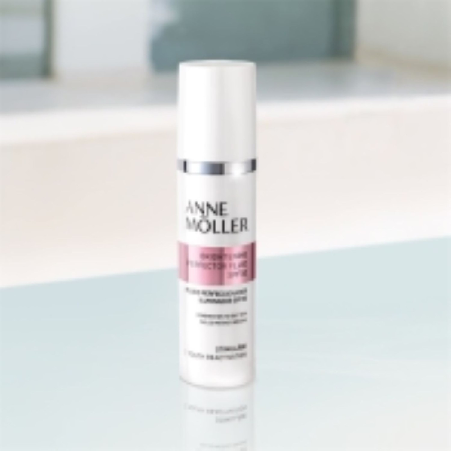 Anne Möller Rozświetlający i Udoskonalający Płyn SPF30