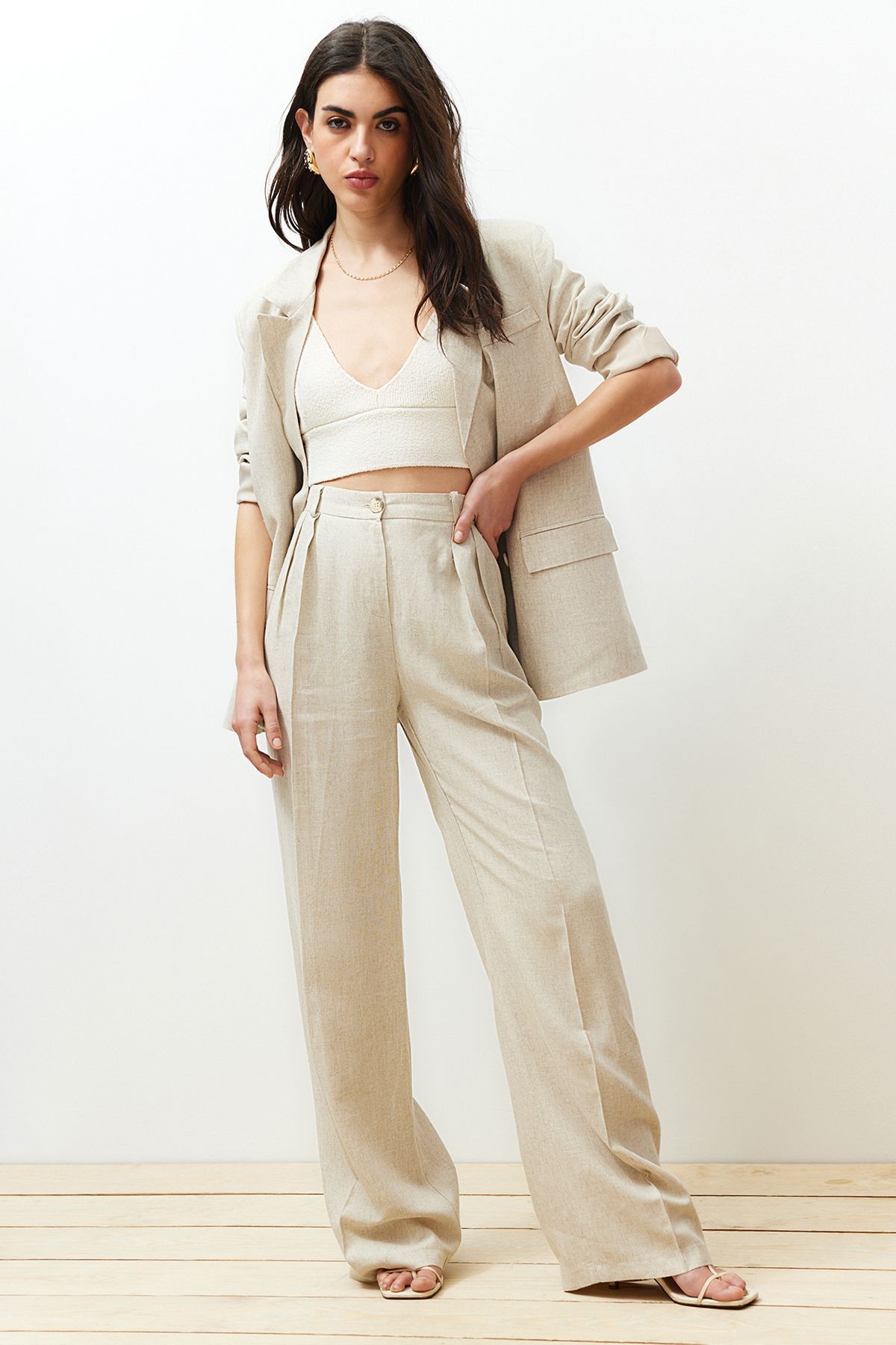 Trendyol Collection  Beige gerippte Hose mit weitem Bein/Weites Bein aus Baumwollleinengewebe TWOSS24PL00062