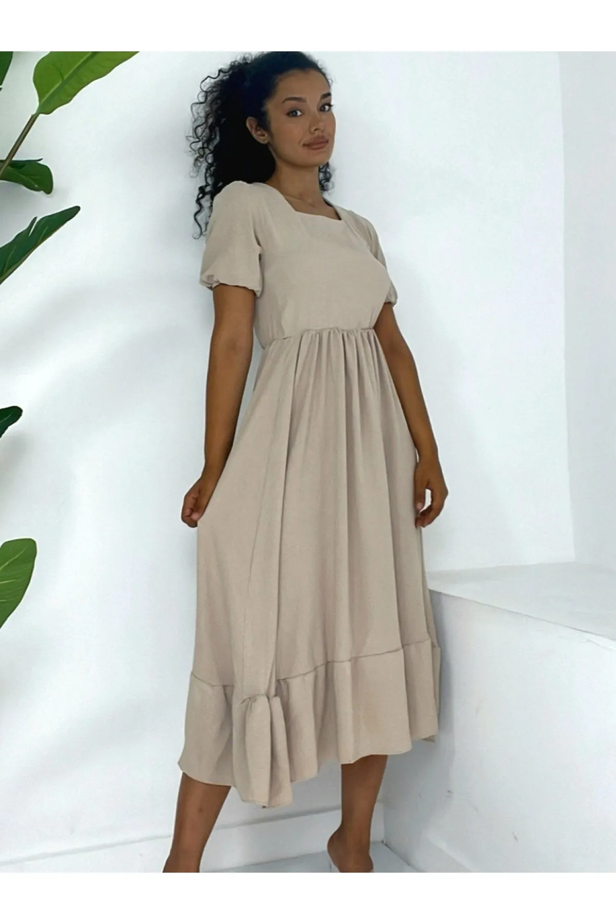 Modamorfo  Kurzärmliges Ayrobin-Kleid mit quadratischem Ausschnitt und elastischer Taille