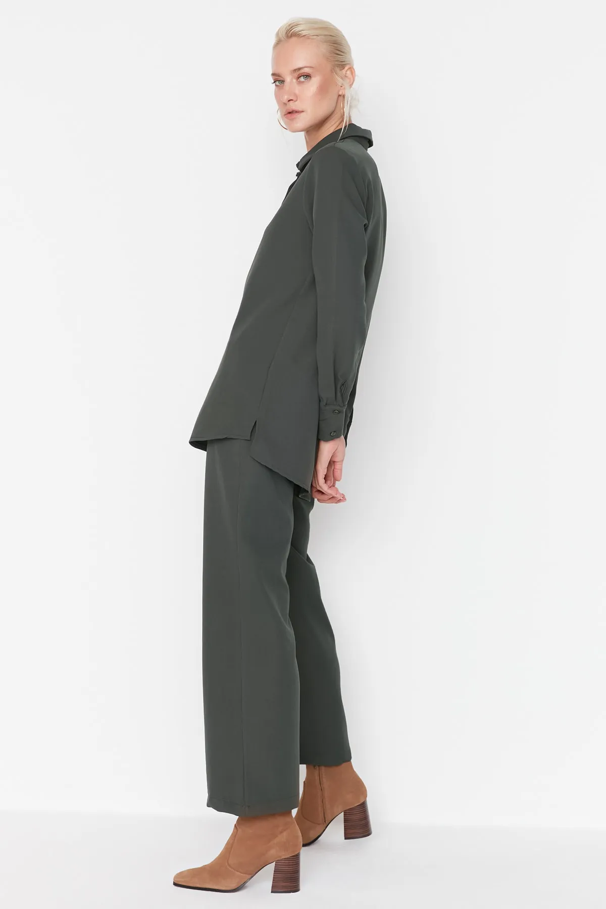 Trendyol Modest  Dunkelkhakifarbenes Hemd-Hosen-Gewebeset TCTAW23US00112