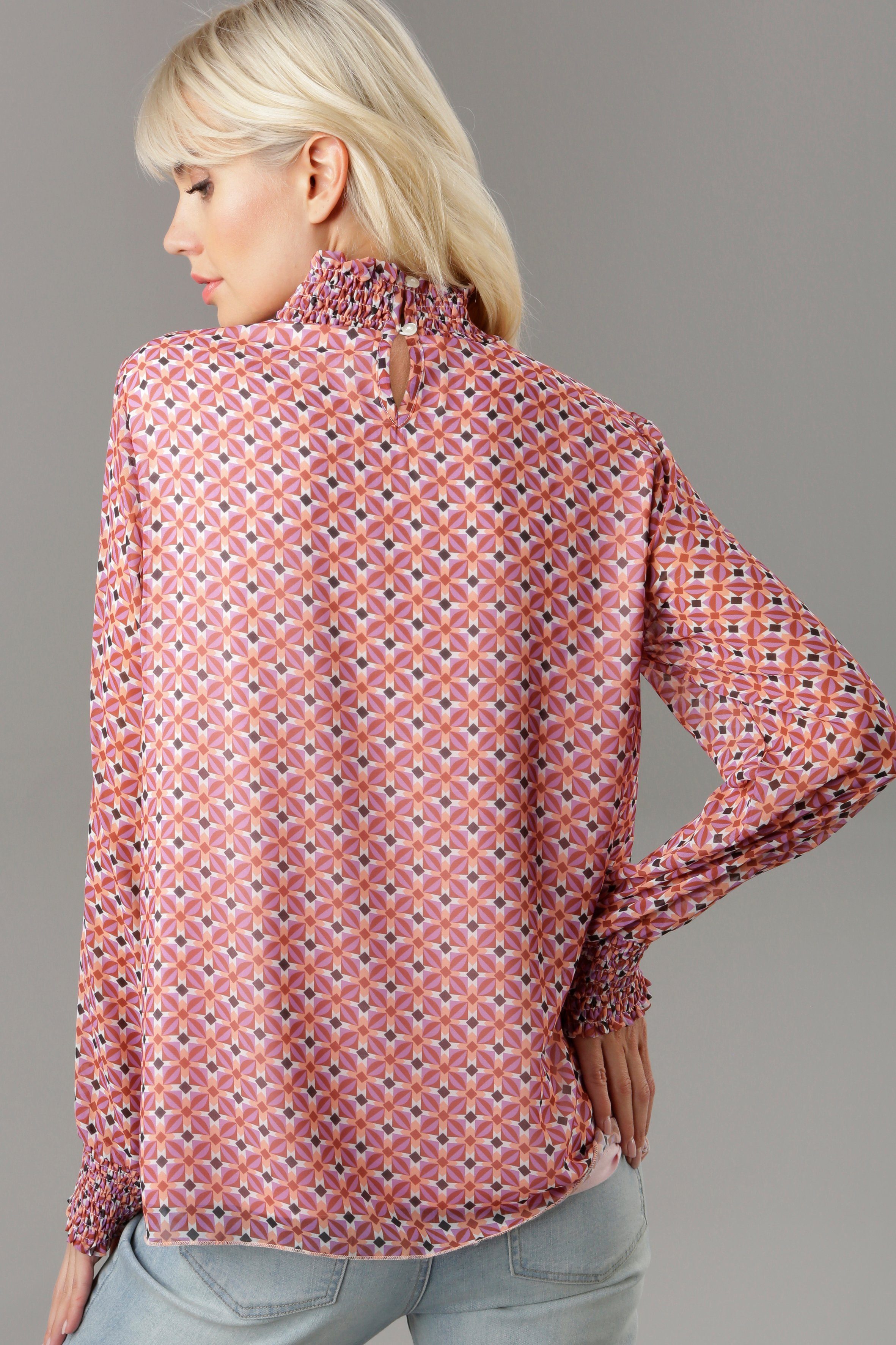 Aniston SELECTED Chiffonbluse mit geometrischem Muster und Smokbündchen