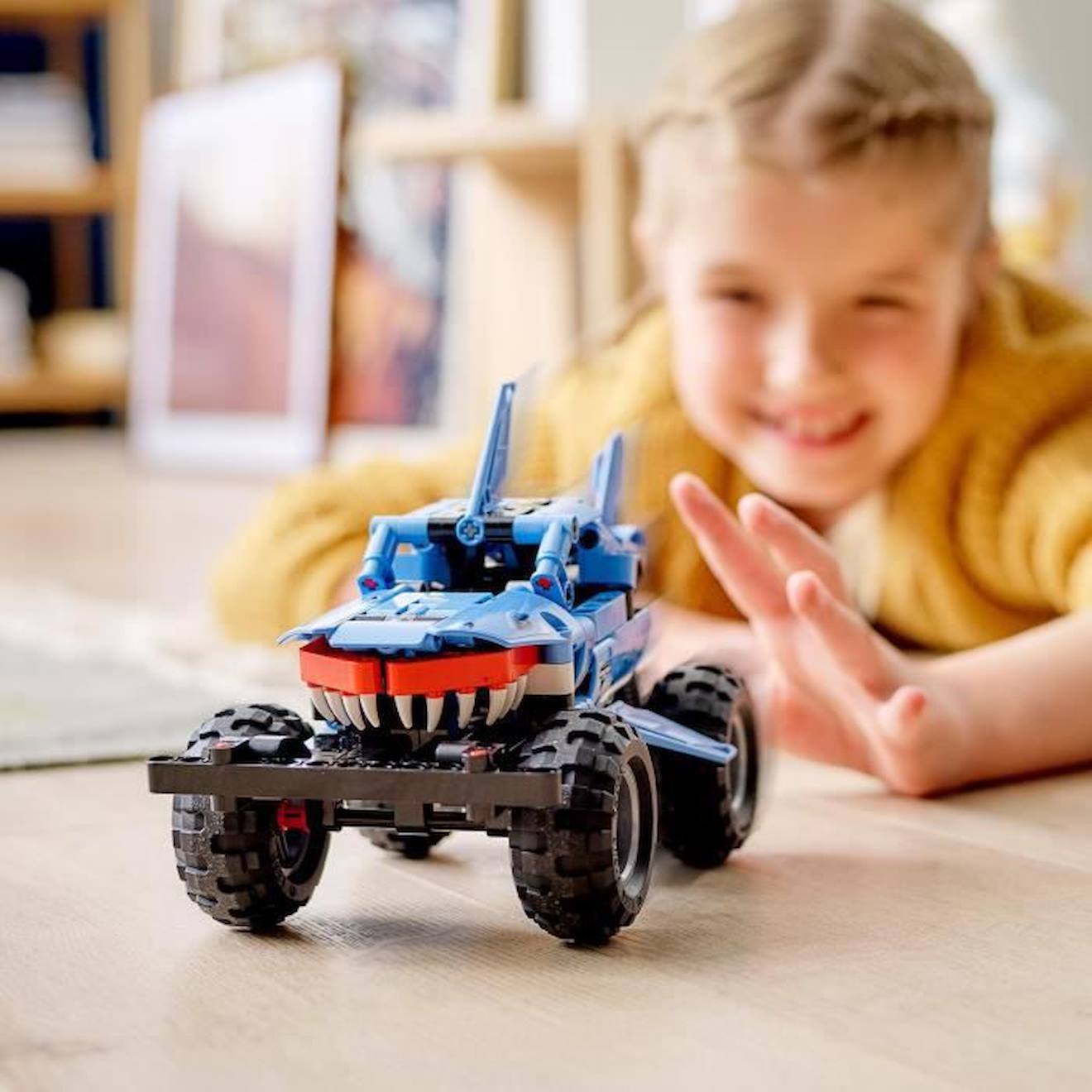 LEGO® 42134 Technic Monster Jam Megalodon, Voiture Jouet pour Enfants +7 Ans 2 en 1 Truck et Low Racer Lusca à Rétrofriction bleu