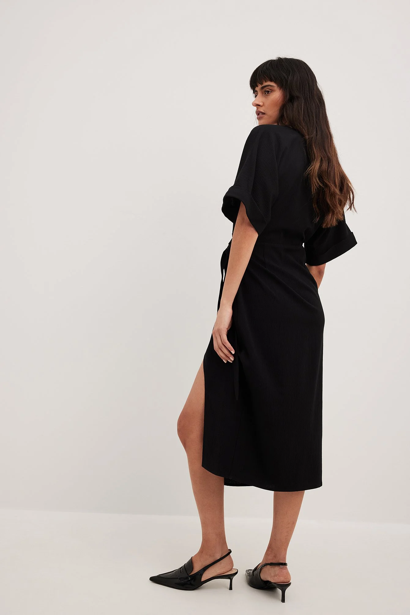 Strukturiertes Midikleid mit Überlappung