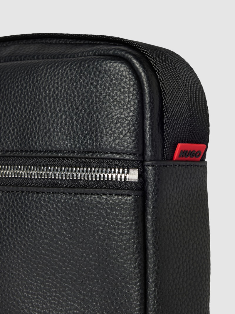 Crossbody Bag mit Label-Patch Modell 'Ethon' in schwarz