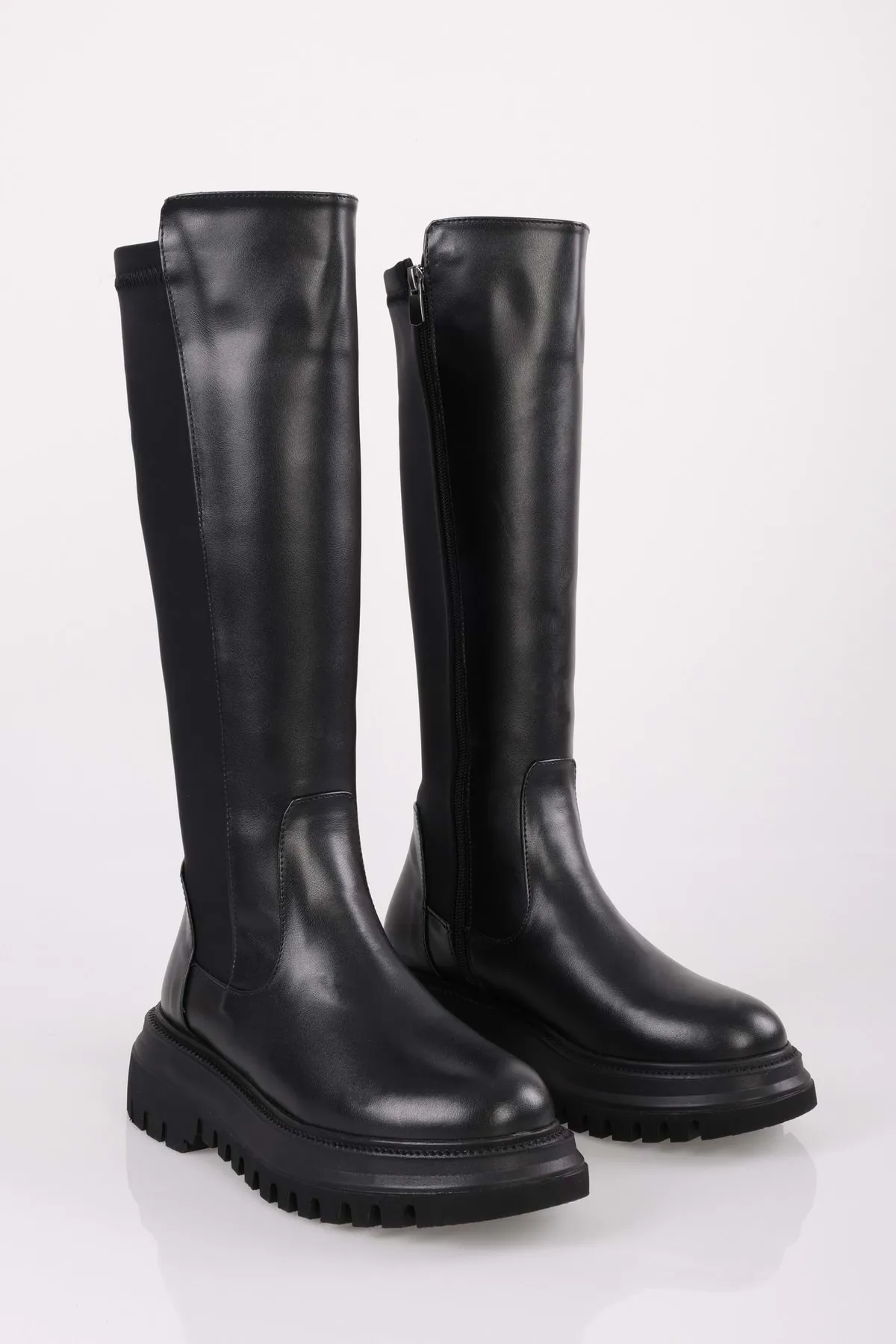 Shoeberry  Kreideschwarze Damenstiefel mit dicker Sohle