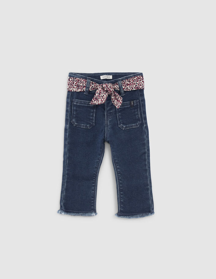 Jean bleu bas frangés et ceinture-foulard bébé fille