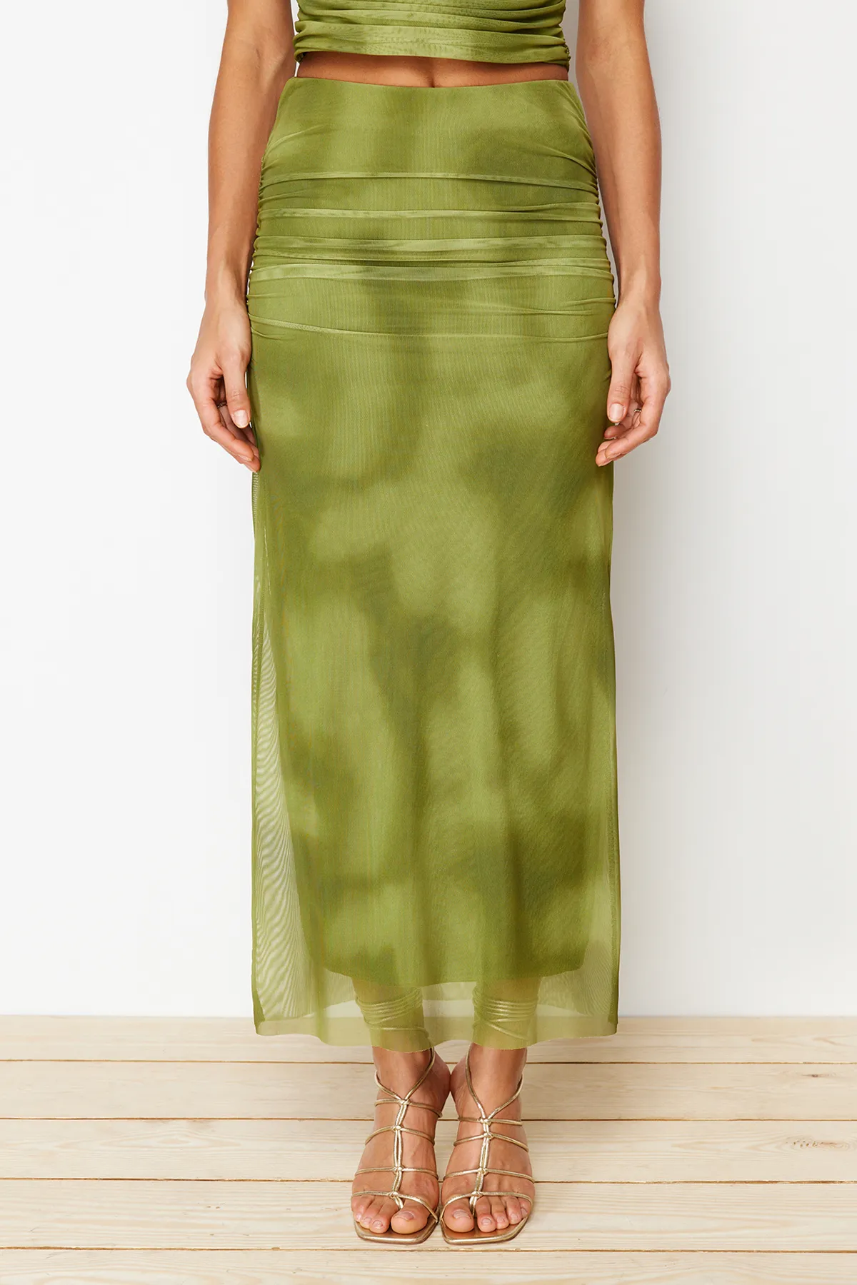Trendyol Collection  Grüner drapierter Maxi-Tüll-Stretch-Strickrock TWOSS24ET00023