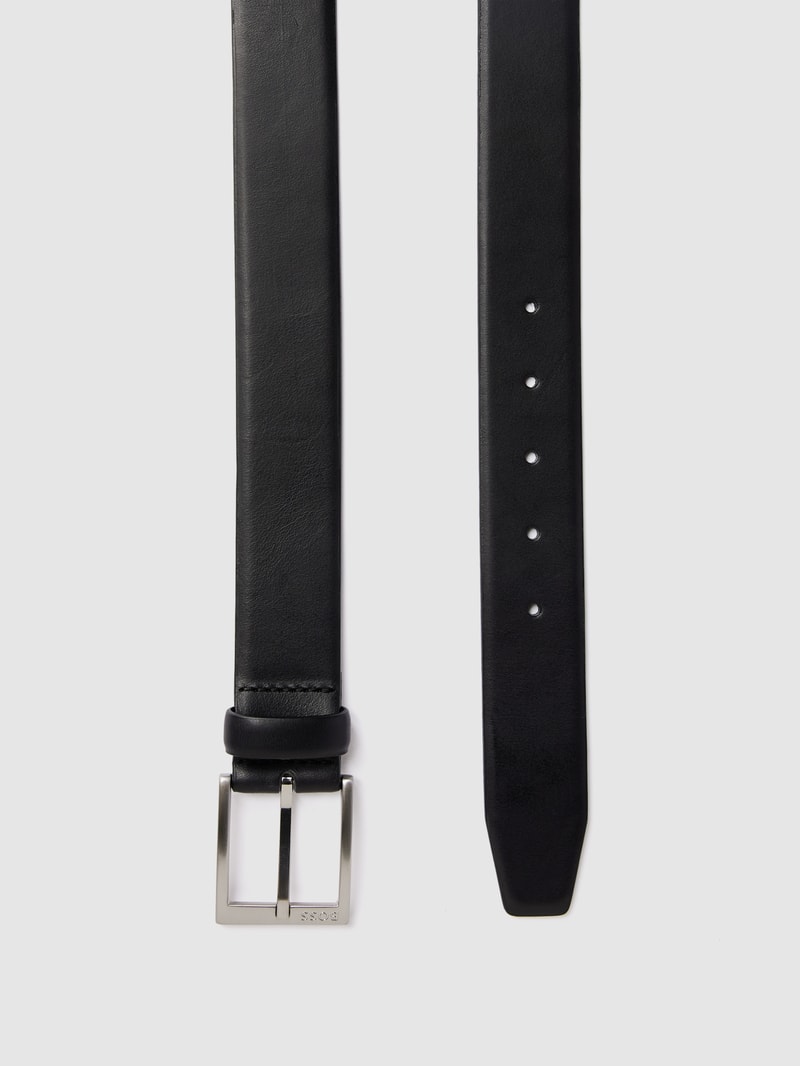 Gürtel mit Label-Prägung in schwarz