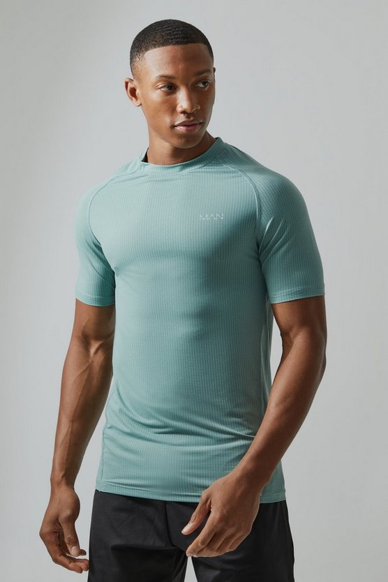 Man Active Muscle-Fit T-Shirt