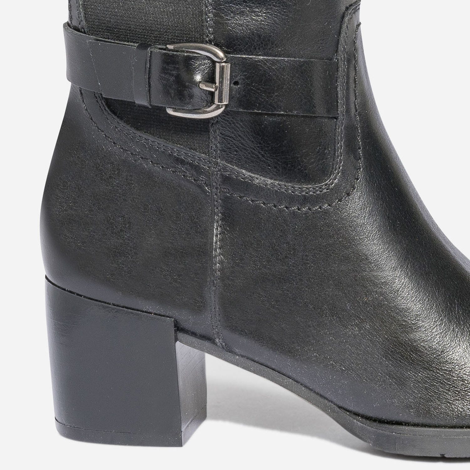 Botte à talon noire en cuir pour mollet large
