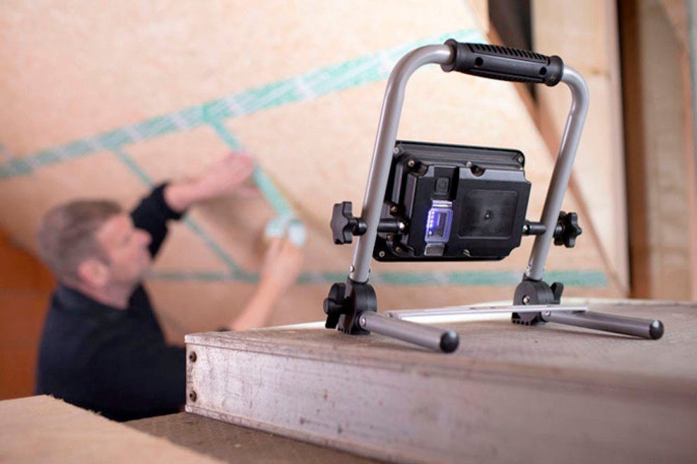 Brennenstuhl LED Baustrahler EL 2000 MA, Ein-/Ausschalter, USB-Anschluss mit Ladefunktion, mehrere Helligkeitsstufen, LED fest integriert, Tageslichtweiß, mit Powerbank-Funktion