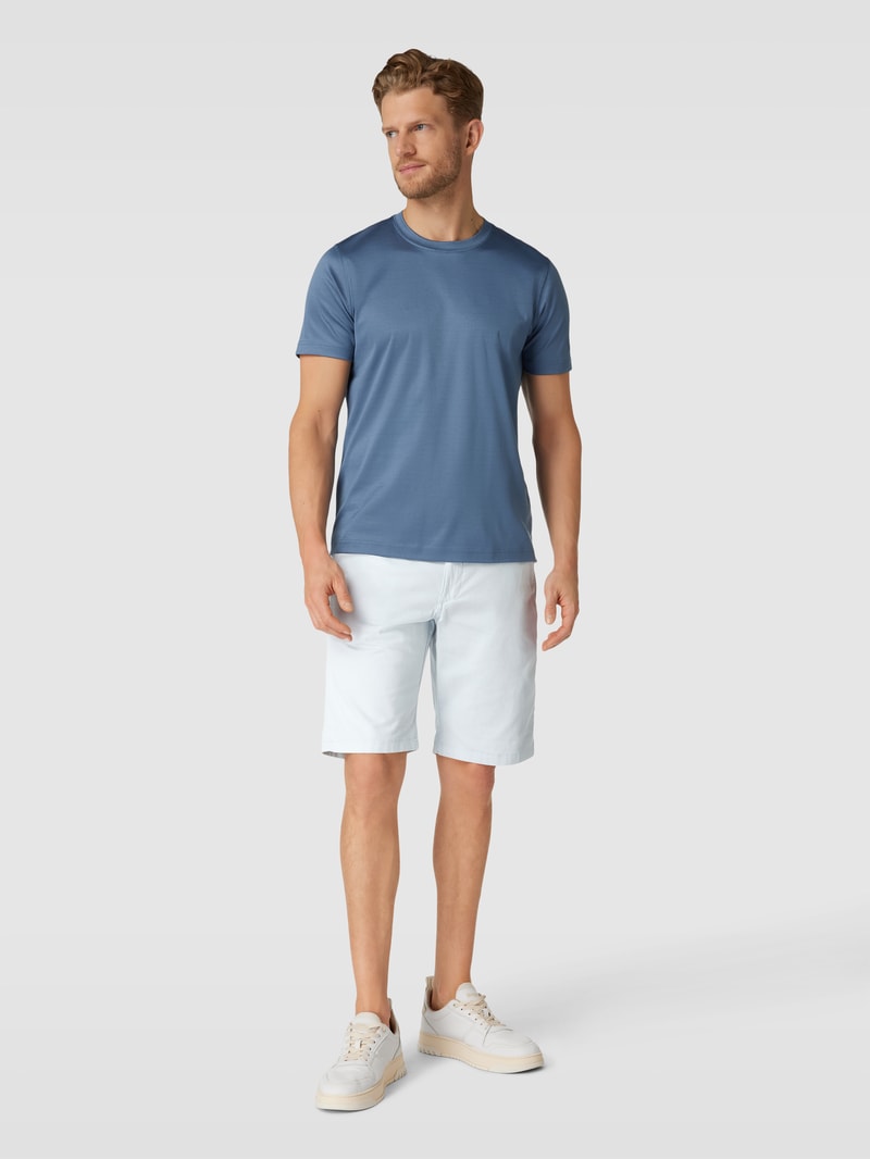 Bermudas mit französischen Eingrifftaschen in hellblau