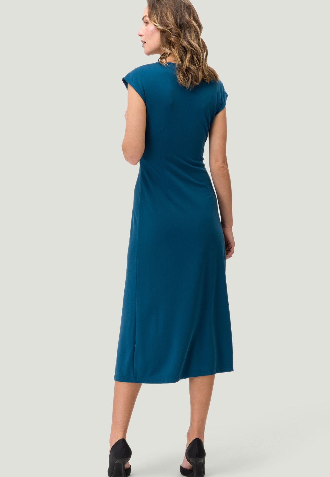 Midikleid mit Wasserfallausschnitt