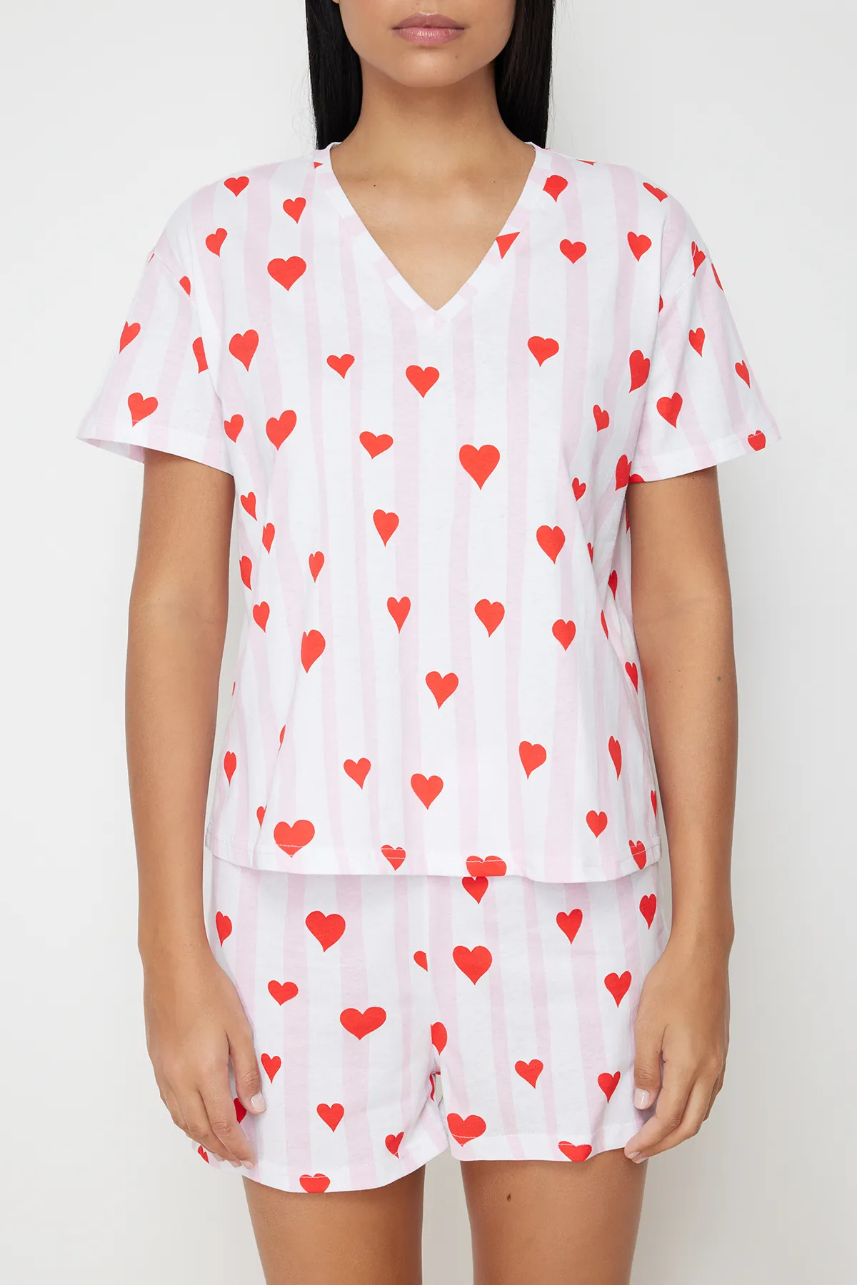 Trendyol Collection  Puder-mehrfarbiges Pyjama-Set aus 100 % Baumwolle mit Streifen und Herzenmuster THMSS24PT00073