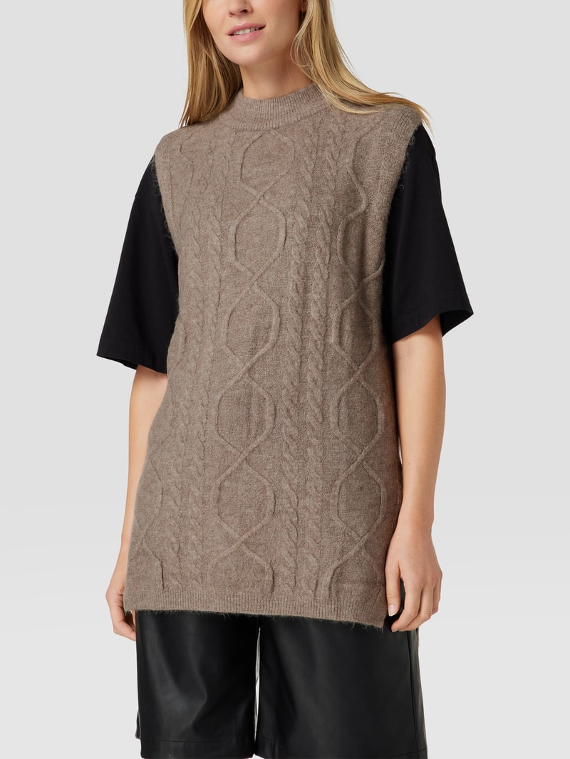 Strickpullunder mit Zopfmuster in taupe meliert