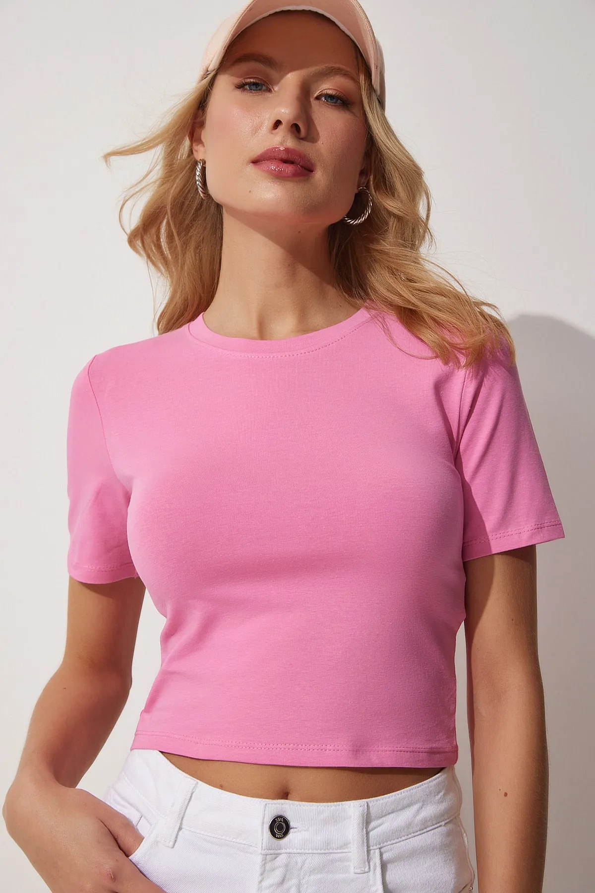 Happiness İstanbul  Hellrosa Damen-Crop-T-Shirt mit Rundhalsausschnitt UB00064