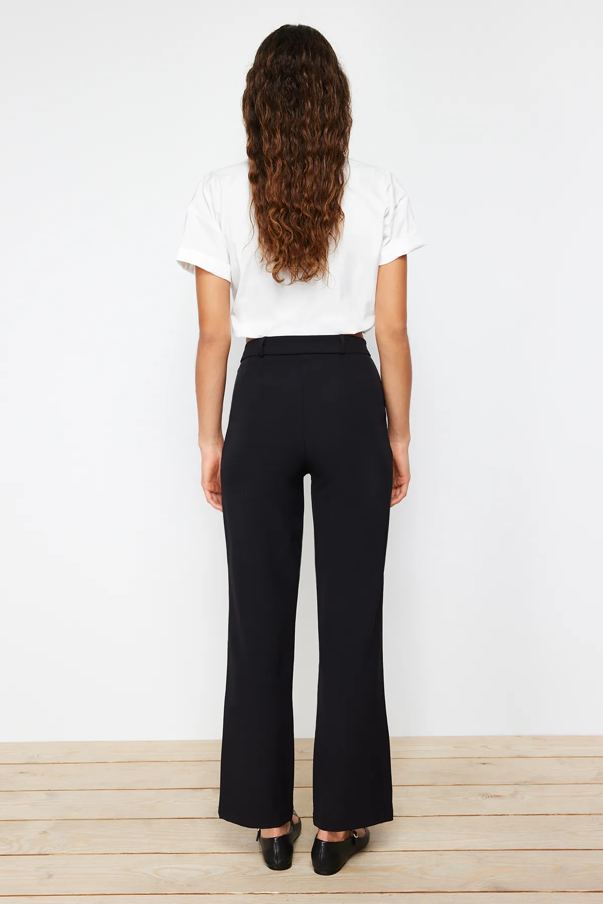 Trendyol Collection  Schwarze plissierte Webhose mit weitem Bein TWOSS21PL0155
