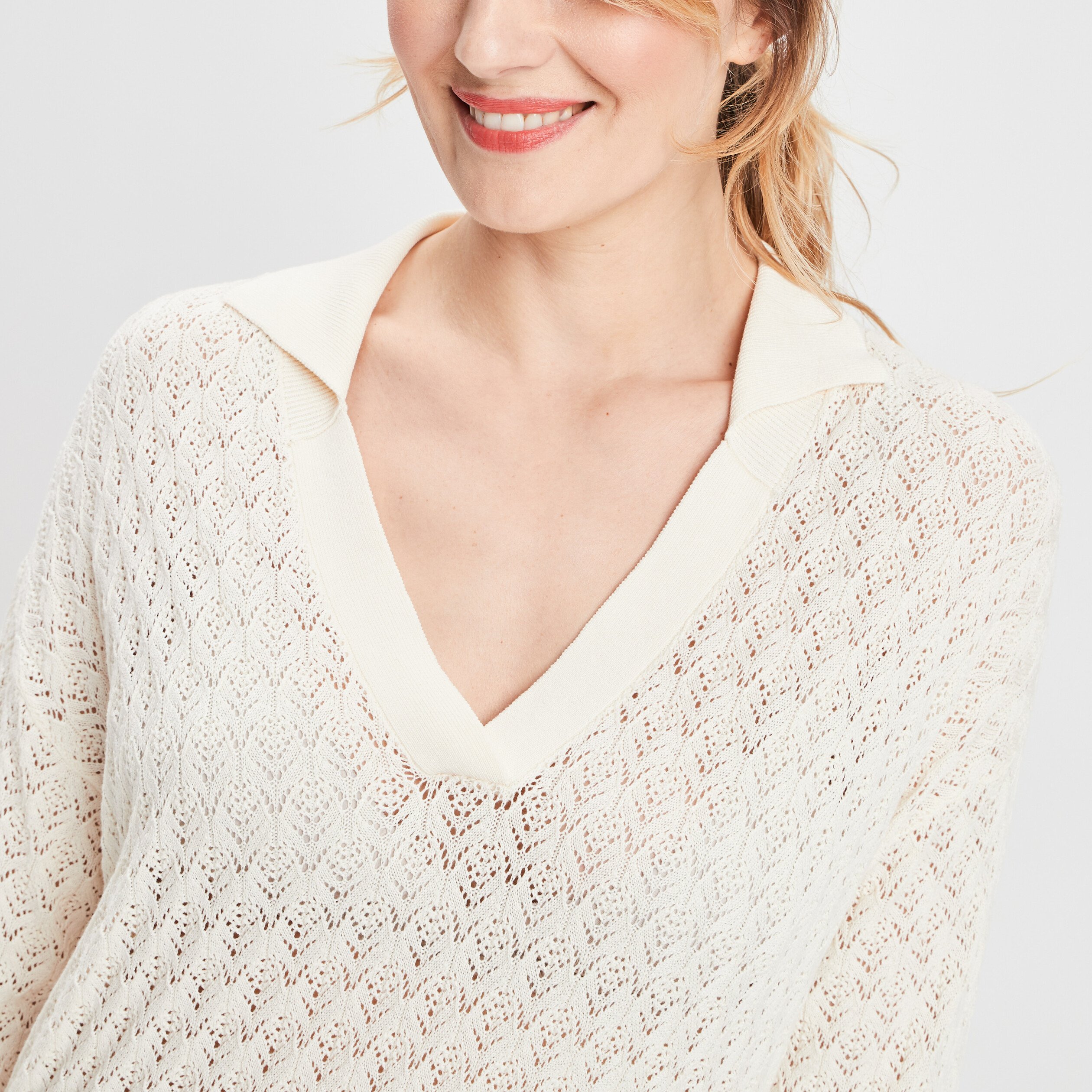 Pull avec col en V à revers creme femme | La Halle